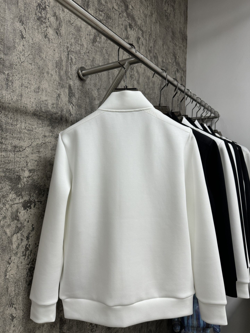 Pra*a outwear